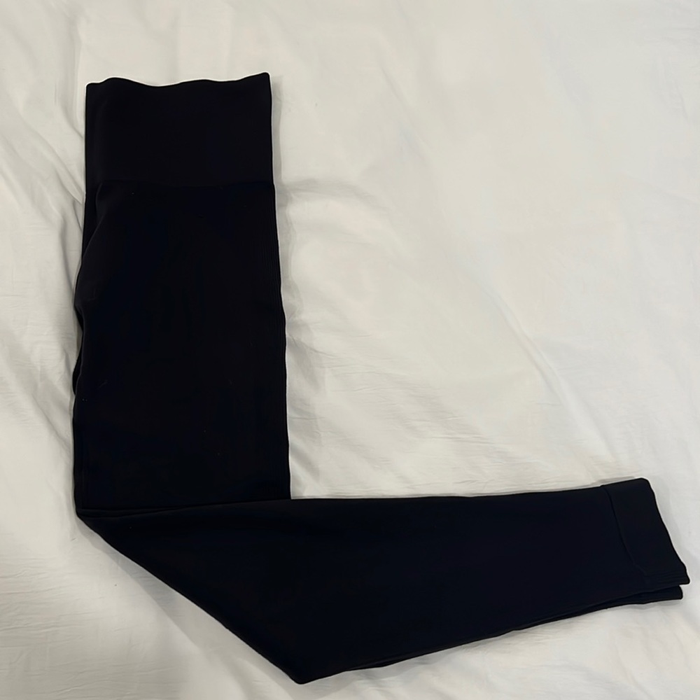 SET ACTIVE Ribbed SculptFlex Leggings!
